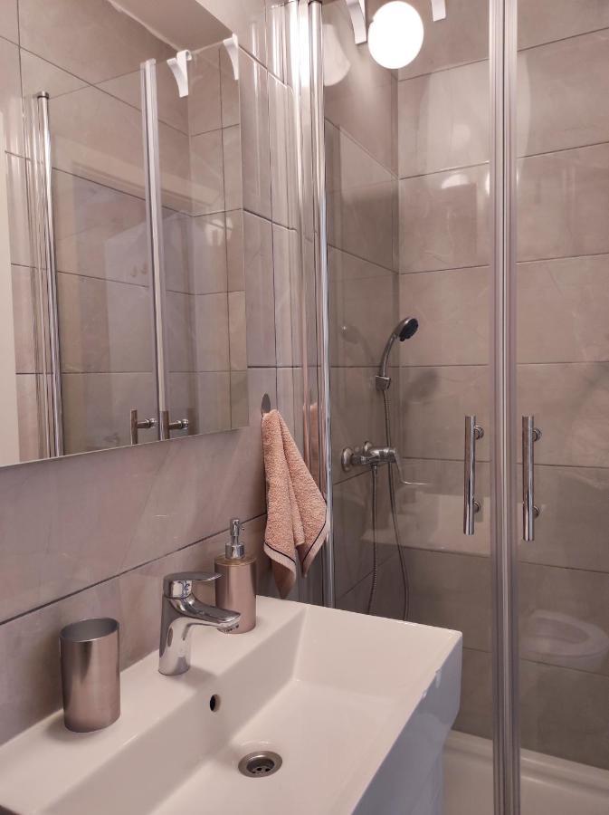 Apartment Hebrangova Zagabria Esterno foto